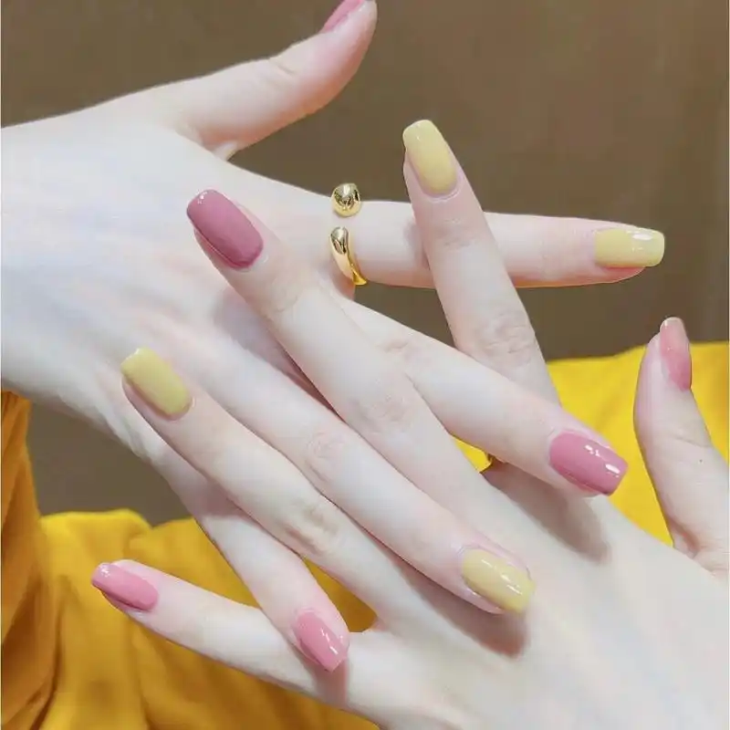 单色跳色美甲款式 颜色选对做个简单的单色也很93哟 简约 干净 大方