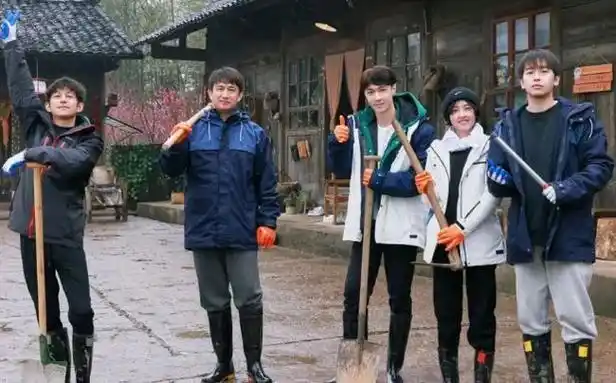 当然,张艺兴和杨紫两个小可爱同框互动,莫名有点甜,真的很好磕.