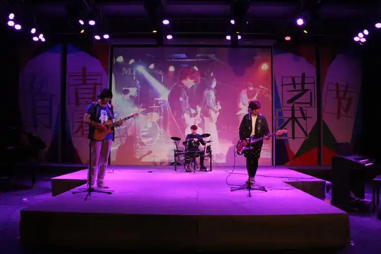 五月青春艺术节之校园音乐狂欢顺利举办