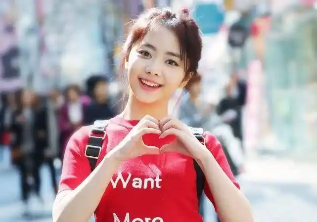 娱乐圈笑起来特别甜的女明星,她微微一笑很倾城,你喜欢哪位?