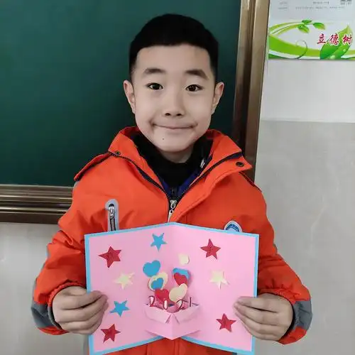 巧手制贺卡,新年送祝福——二年级四班