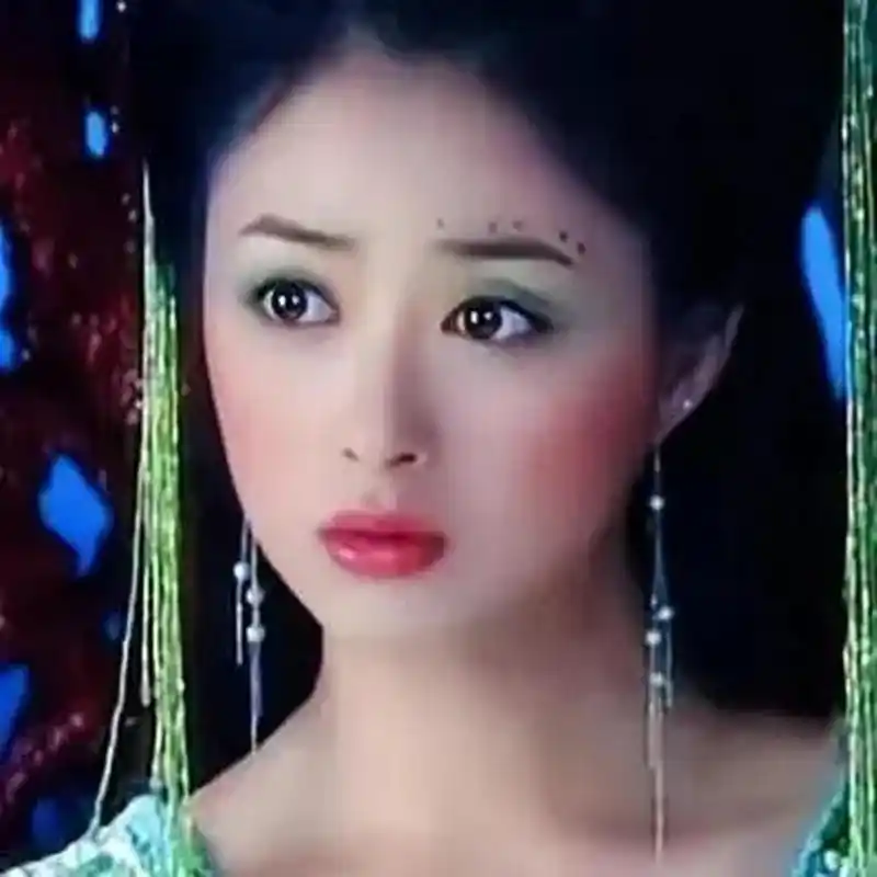 欢天喜地七仙女时期的蒋欣真是古灵精怪,好可爱,和甄嬛传里的华妃算是