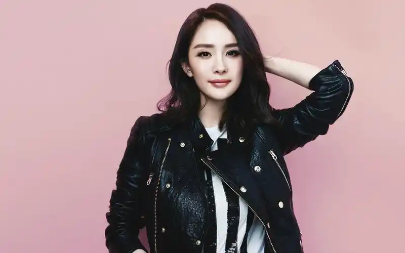 女演员杨幂帅气写真