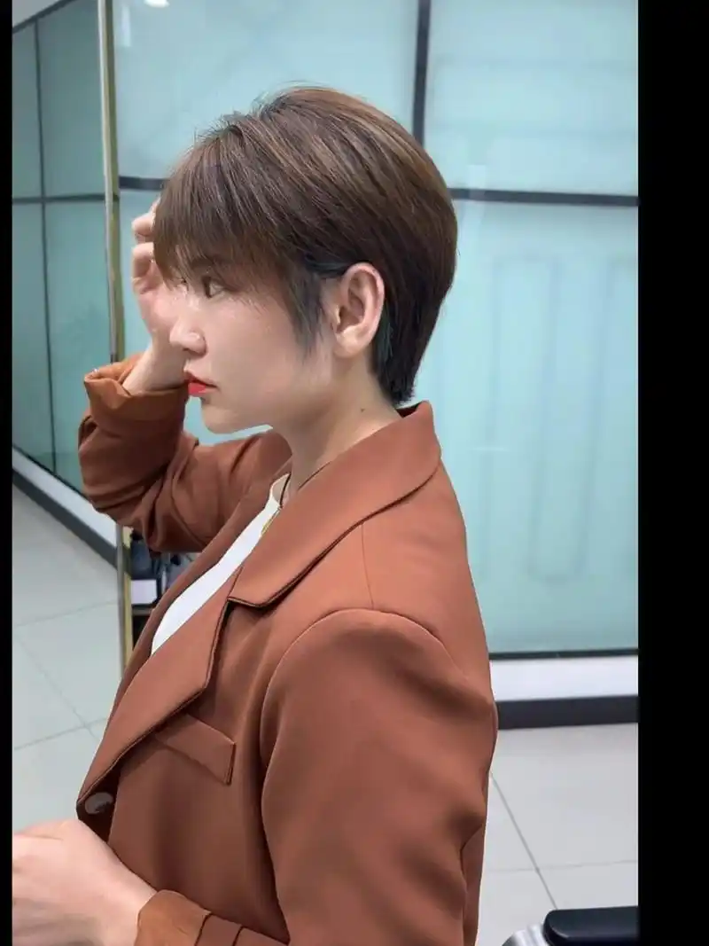 头顶尖,额头窄,最适合的发型 可盐可甜的陈小云式短发,甜美减龄又可爱