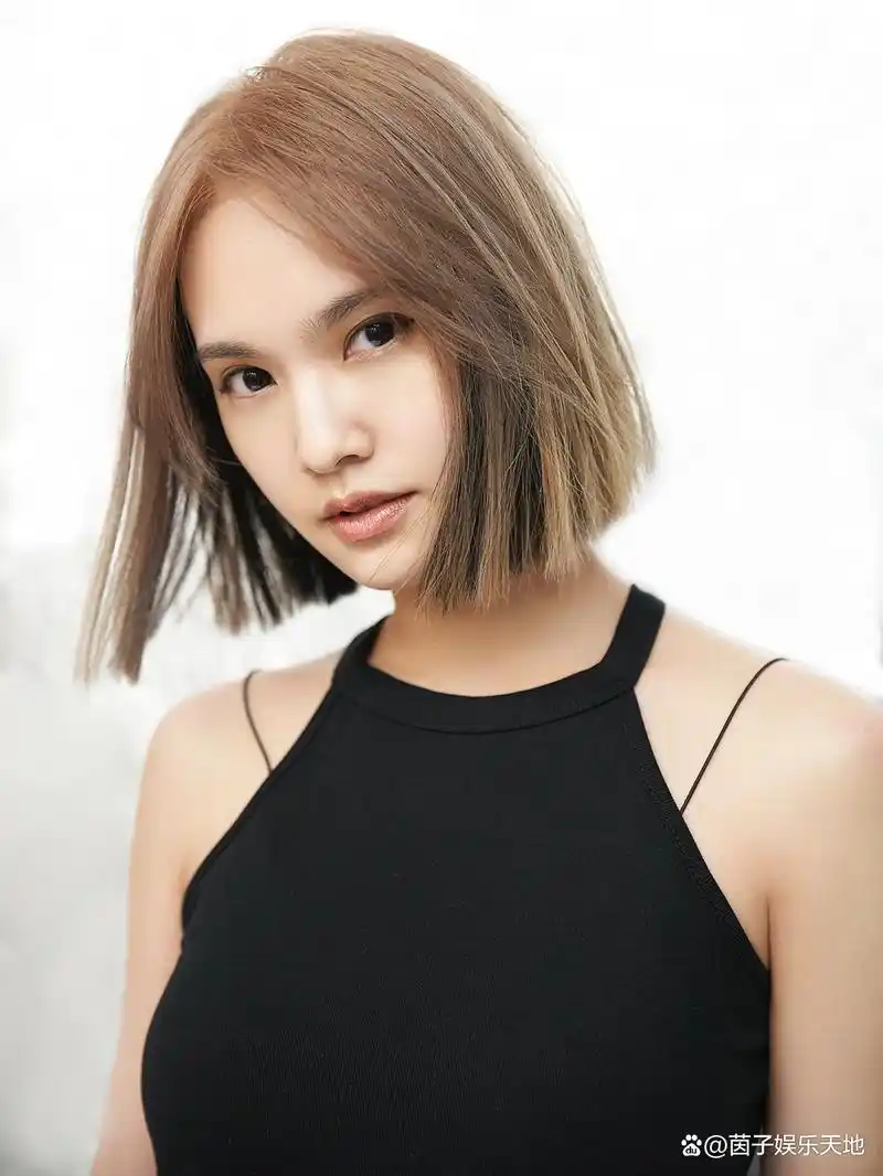 杨丞琳短发造型,更显干练和自信!