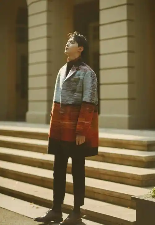 唐晓天:模特出道腿长痞帅,衣品绝佳!