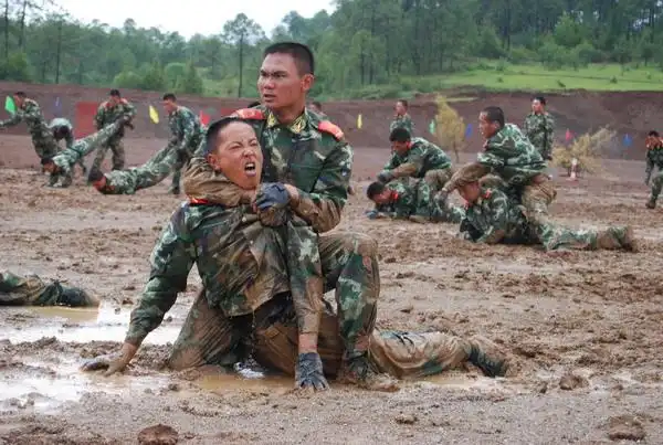 这就是中国武警内卫部队,我们曾经的生活