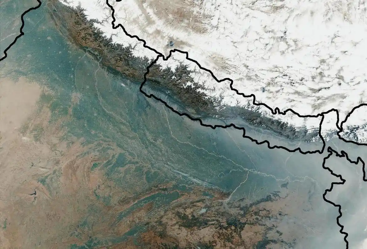 印度人口密度最大的地区是"恒河平原"  恒河自西向东横穿恒河平原,该