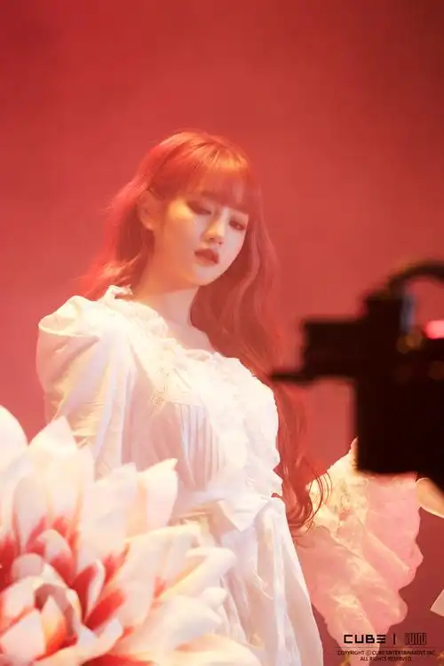 p>minnie,原名妮查·约塔拉里克(