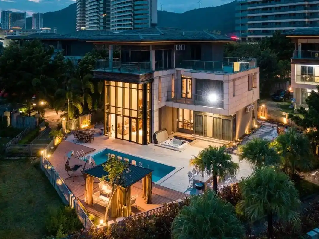 通过对标国际一流度假的产品,提供个性化场景定制服务,营造深度在地