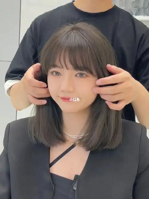 圆脸肉肉脸女生适合的锁骨发免打理显脸