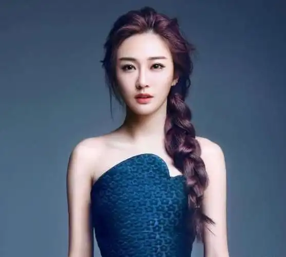 她家里有数十亿家产,却非要往娱乐圈发展,如今靠努力终于走红