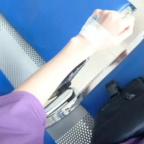 女生输液照片,请假专用