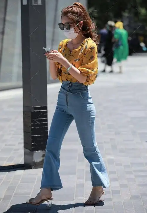 碎花上衣喇叭裤如何搭配?分享一下搭配小技巧,提升你的衣品