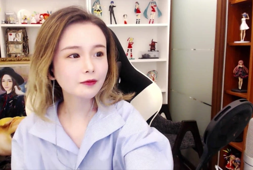 在直播圈和电竞圈,掀起了一股女装大佬风,很多职业选手,人气主播都有