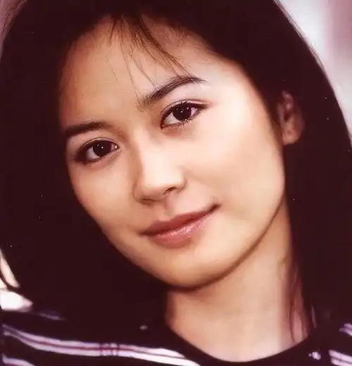 大学退学抛弃铁饭碗如今53岁未婚未孕的她迎来了新的人生