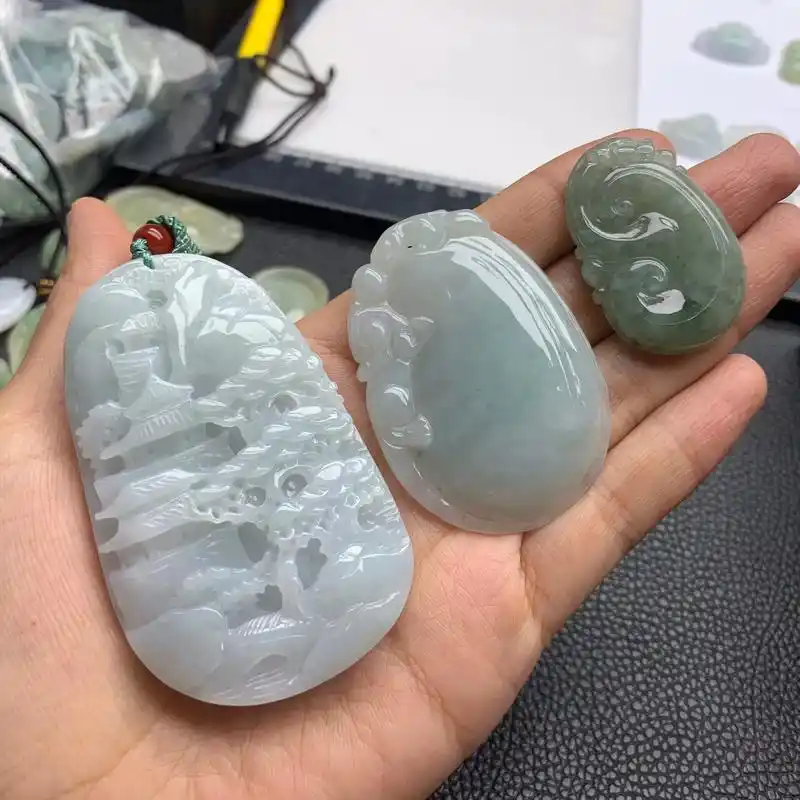 天然翡翠 翡翠乃玉中之王 每件翡翠作品都是独一无二的 喜欢 - 兑音