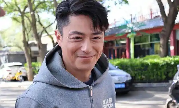 像变了个人,殊不知他们年轻时也惊艳了时光|胡歌|王澜|林心如|赵宝刚