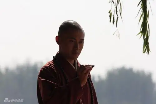 > 聂远 唐僧有物相赠新浪娱乐讯 由聂远领衔的《西游记》拍摄正酣,他