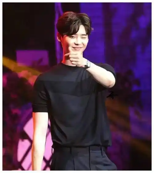 魅力无限的韩国欧巴你眼中的李钟硕是帅哥吗