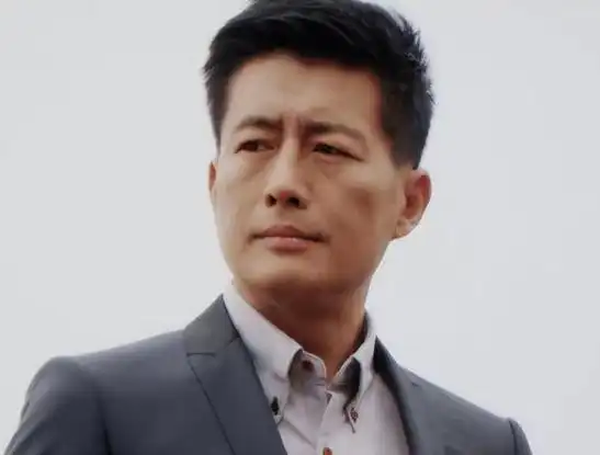 高曙光:出道28年没火,52岁娶小16岁老婆爆红,娶了个旺夫老婆!