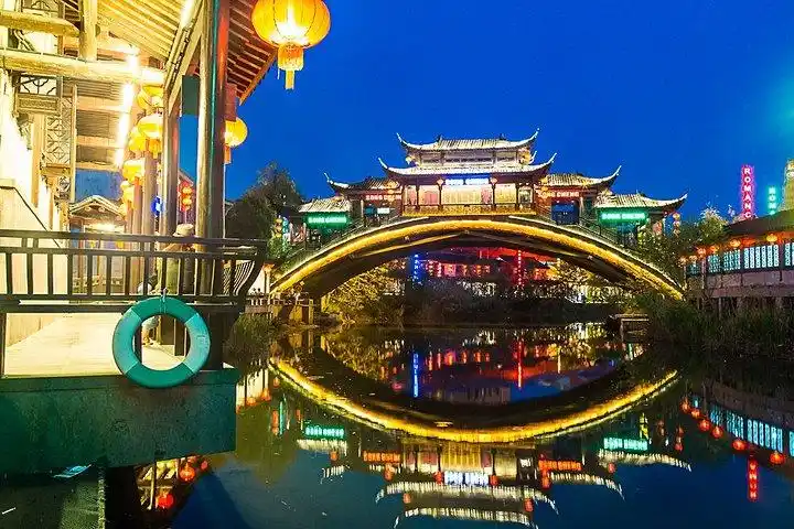 所以特别推荐夜游宋城,推荐住在宋城景区附近的酒店_杭州宋城"的评论