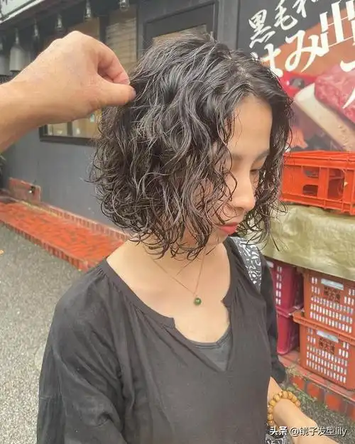 短发烫什么发型好看(好发型推荐这四种不能少)(13)