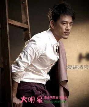 为了自己的目的不择手段早在95年的时候郭晏青就已经在台湾出道了