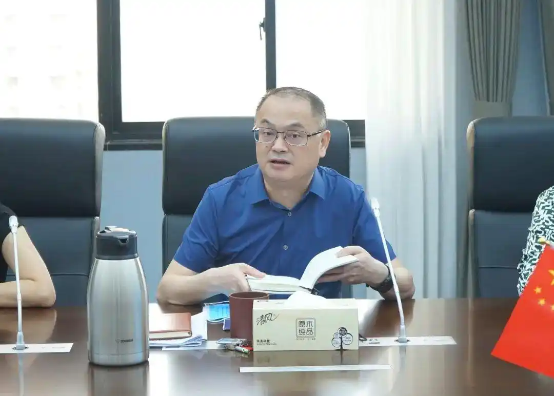 根据会议精神和上半年审判质效情况,张峥嵘院长结合本院实际强调了六