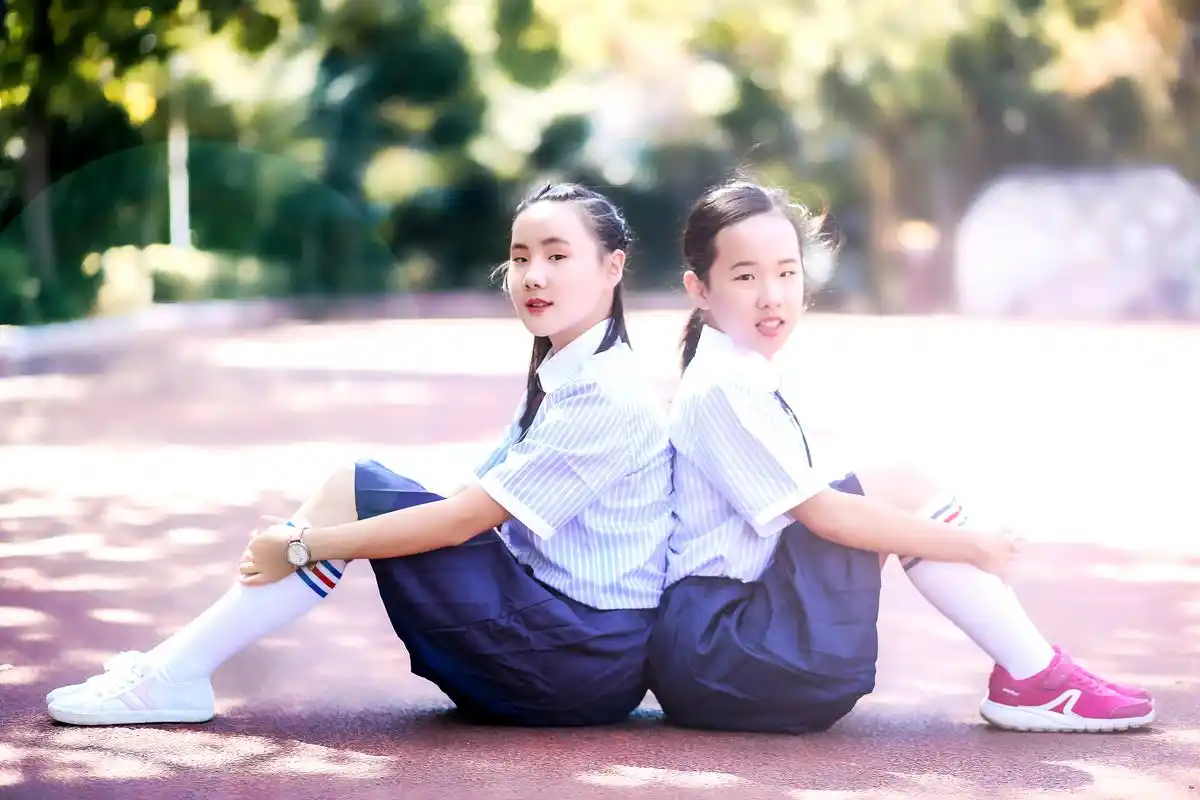 小学六年级学生拍的毕业照