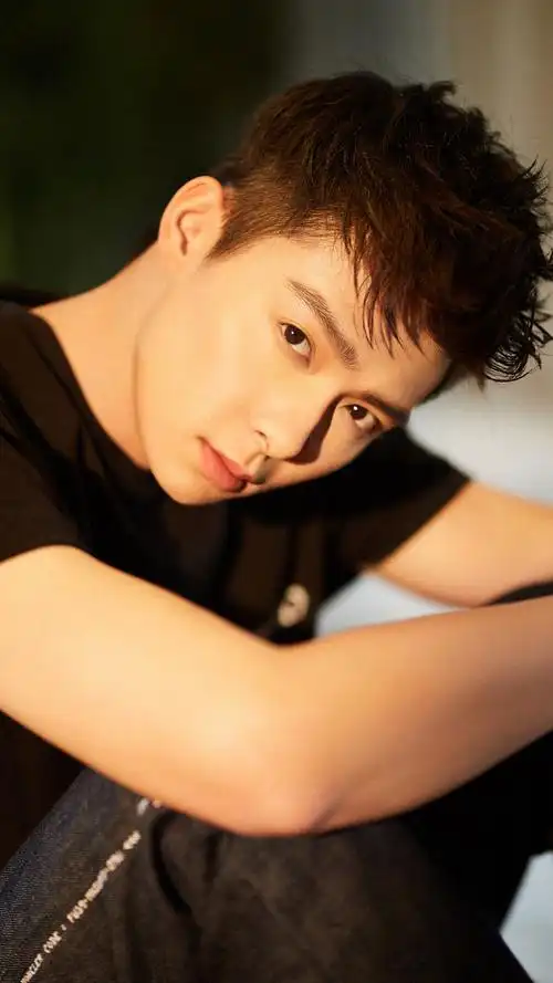 帅哥明星张铭恩手机壁纸图片