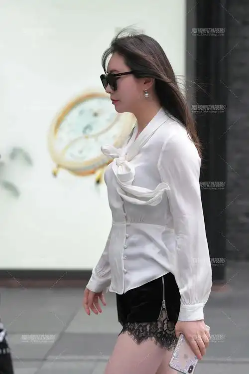 街拍白衬衫美女