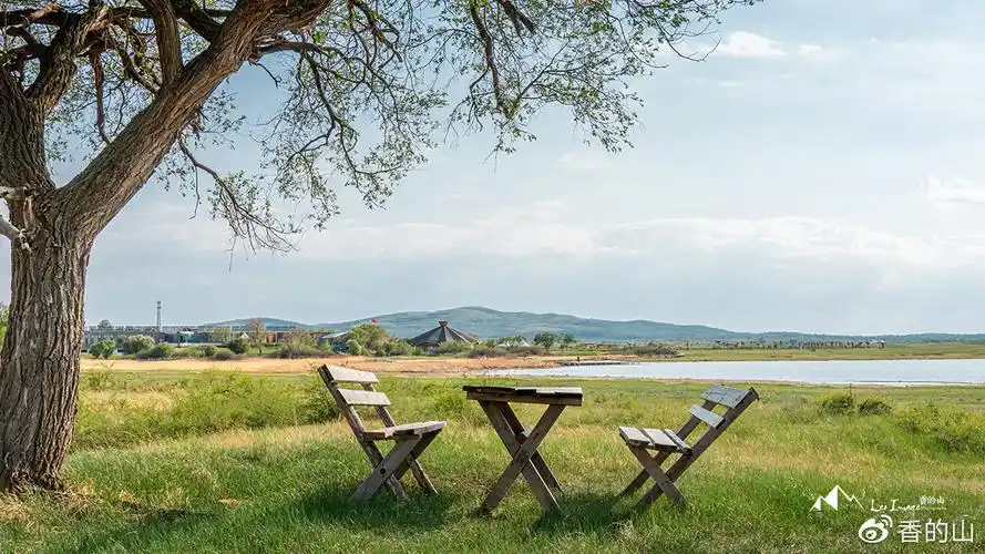 放下生活的繁杂,在草原湖畔做个牧人,享受一段轻松惬意的午后阳光