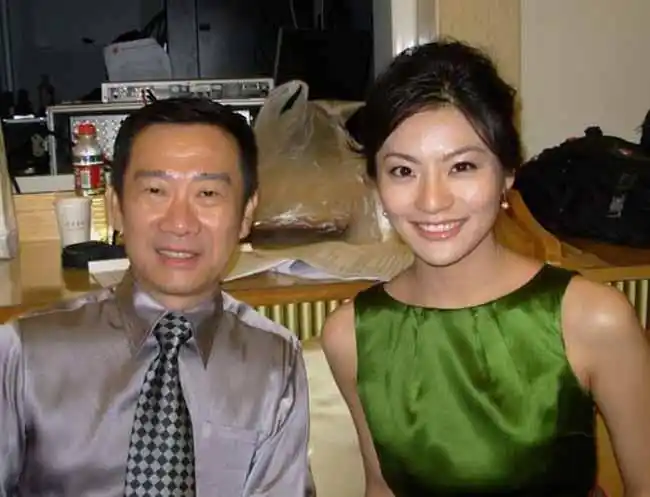 > 孟盛楠老公是谁   想成为中央电视台的主持人可是十分困难的,央视