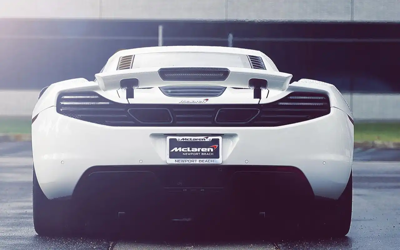 跑车图片桌面壁纸,迈凯伦跑车图片,时尚拉风的外观,炫酷霸气的速度