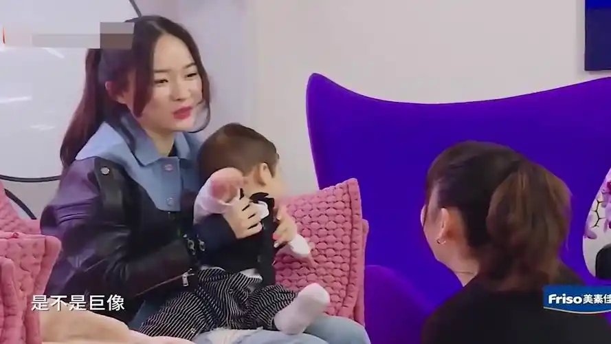 嗯哼和霍思燕闺蜜的孩子有多像?两人简直就是异父异母的亲弟弟