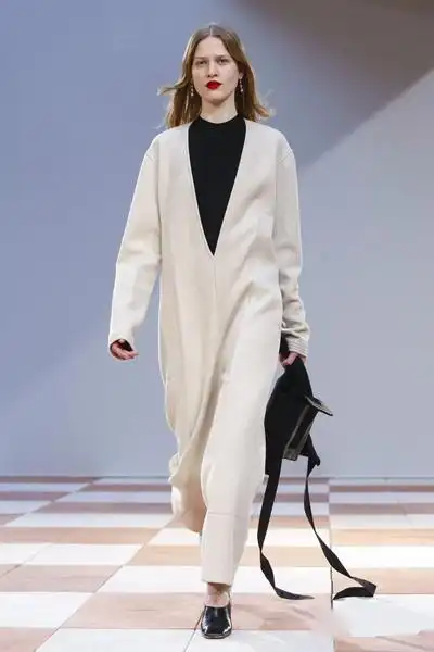 celine2015秋冬穿白球鞋的现代女诗人