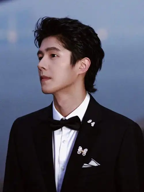 演员@刘昊然turbo佩戴 portraits of nature 高级珠宝系列美钻臻作耀