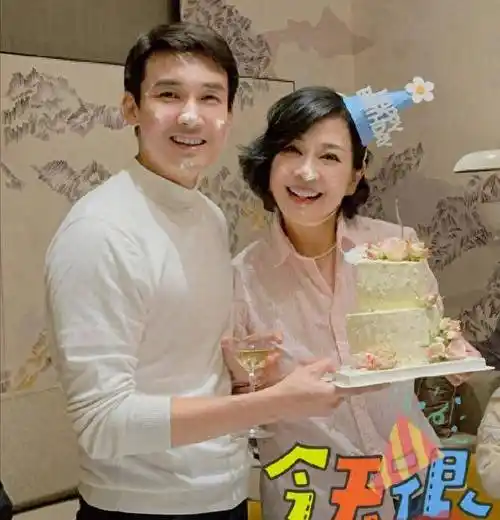 陈松伶53岁生日,老公张铎送上温馨祝福,结婚12年没生依然幸福_爱情