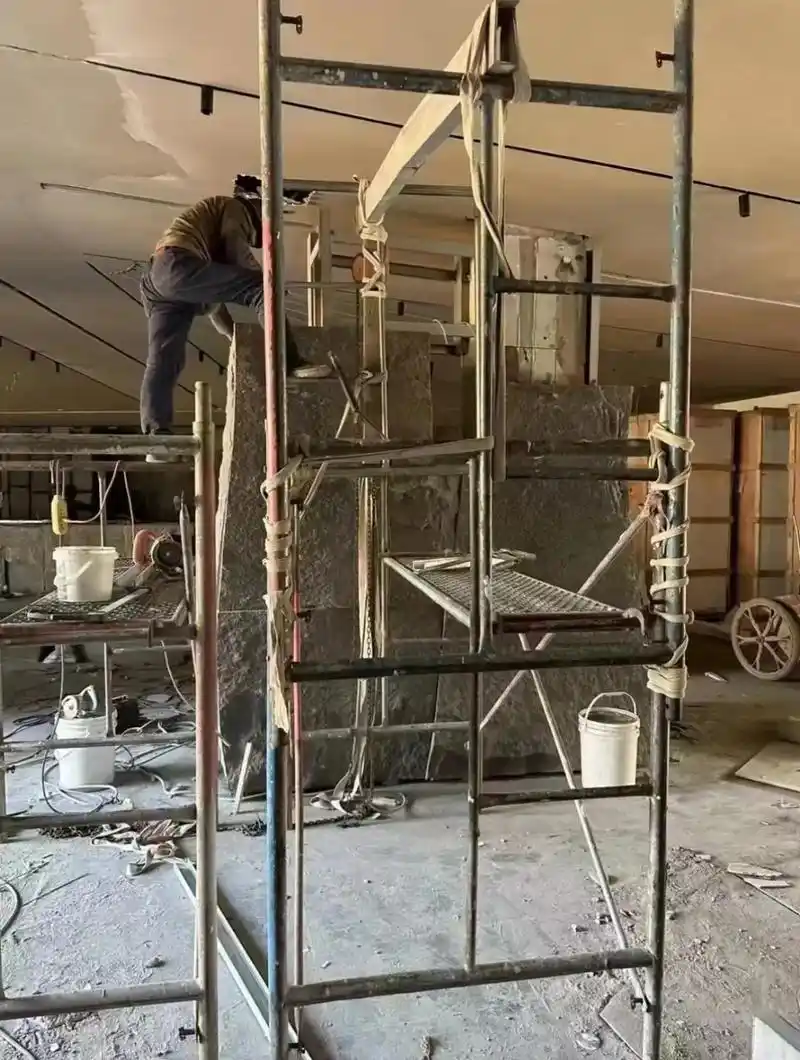 自然面石皮背景墙石材 毛石是荒料最外面一层自然风化皮,生就自 - 抖