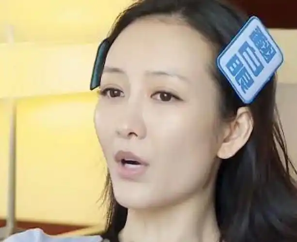 王鸥卸妆前后堪比"整容",妆后是人世间尤物,妆前成无眉大妈