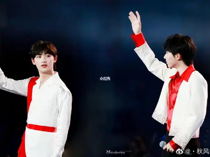 ""是我,迪哥"杨迪站在外面,"好,来了"张真源和陈泗旭一起来