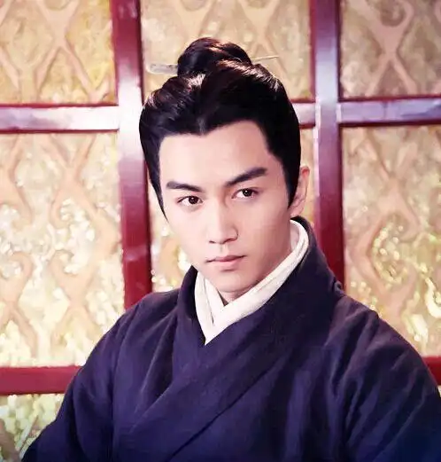 不知道,杨易德只是忍不住想分析几句:1,龙眉凤目就是他是的,龙眉凤目