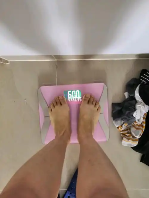 21天减肥法第一天早上称60kg_减肥_体重打卡_减肥_减肥经验