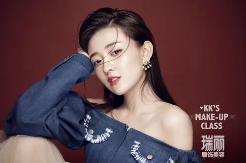 梁洁圣诞主题大片俏皮时髦眼神清澈