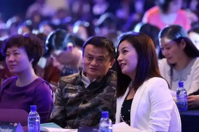 马云掏出1000亿,真是为了做慈善?