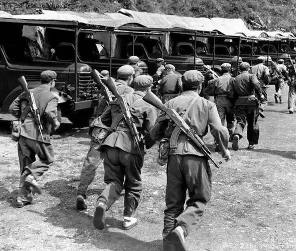 70年代的解放军!难得一见!帅呆了!