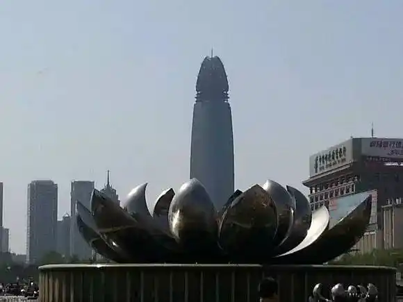 更有甚者角度2角度1自打济南的绿地中心开建(俗称"泉城之根",哈,这