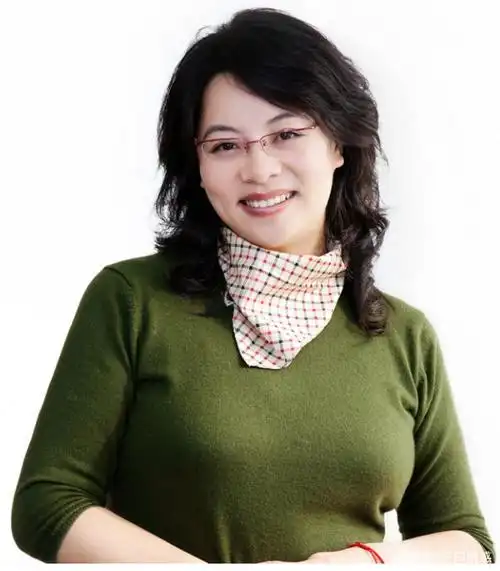 作家六六容忍丈夫出轨5年,离婚一周又恋爱,直言:我离不开男人