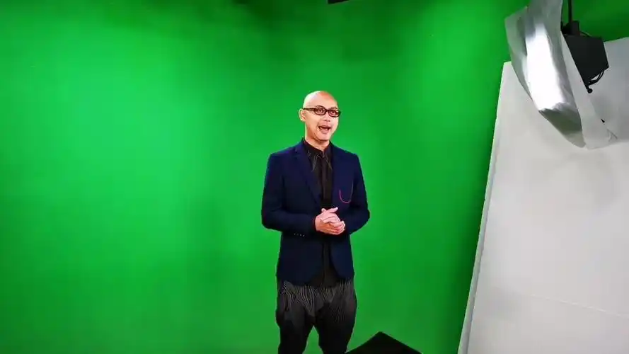 杨吕,云南人,华语主持人大赛《今天我主持》全国亚军,上海知名美食